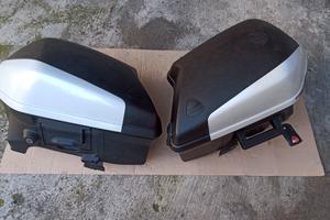 Borse laterali e guanti Ducati