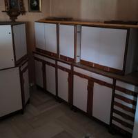 Cucina anni ’70 a L in legno laccato – già smontat