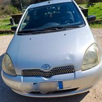 Toyota yaris  anno 2002 , 1000.i 16v 3 porte 