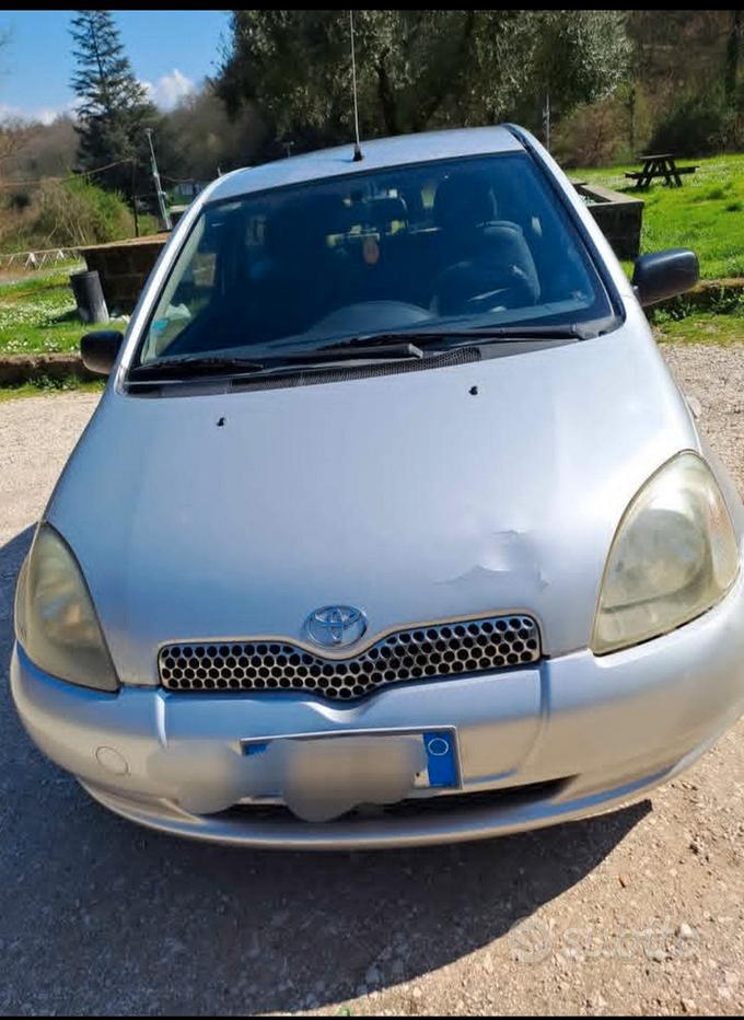 TOYOTA Yaris
