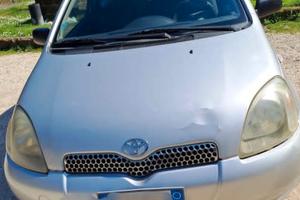 Toyota yaris  anno 2002 , 1000.i 16v 3 porte 