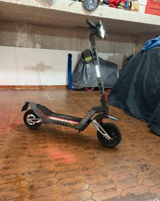 MONOPATTINO NAVEE XT5 pro