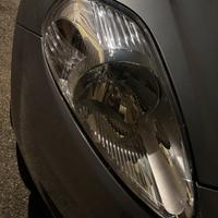 Fari anteriori grande punto