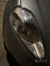 Fari anteriori grande punto