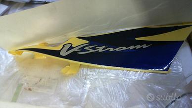 ADESIVO DX V -STROM 07-09 SUZUKI 68685-27G00-CUA