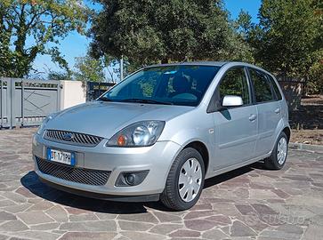Ford Fiesta 1.2 benzina 5 porte 