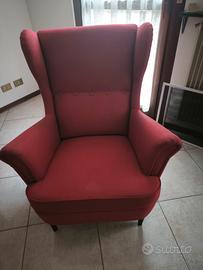 Poltrone in tessuto rosso 