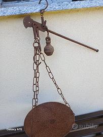 vecchia bilancia in ferro