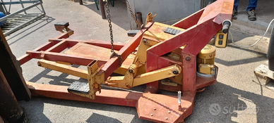 Sollevatore per auto