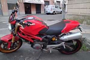 Ducati monster696 