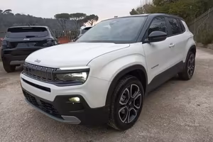 Jeep Avenger 1.2 E-HYBRID 110 CV Summit KM0