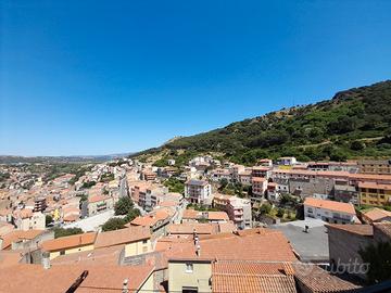 Casa indipendente con giardino a Bitti