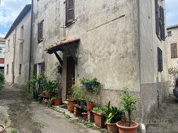 4 LOCALI A AMELIA