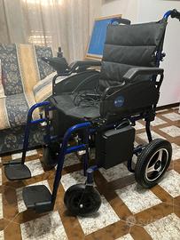 Sedia a rotelle motorizzata pieghevole
