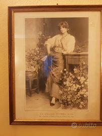 Stampa ragazza con i fiori