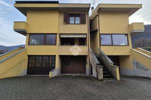 VILLA A SCHIERA A MORBEGNO