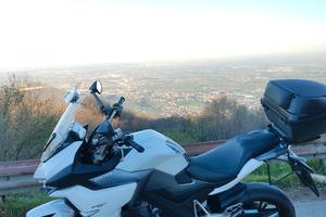 Moto Zontes ZT 310x bianca e nera 