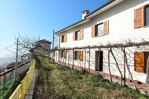 VILLETTA ACCOSTATA CON GIARDINO