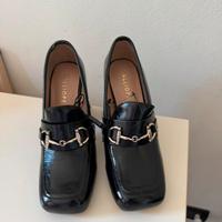Mocassino vernice con tacco