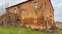 casale-in-mattoni-a-vista-con-terreno-ed-annessi