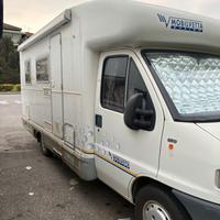 camper semintegrale anno 2001