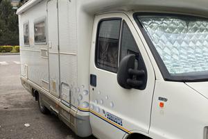 camper semintegrale anno 2001