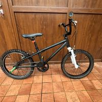 Bmx nera con forcella bianca