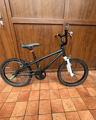 Bmx nera con forcella bianca