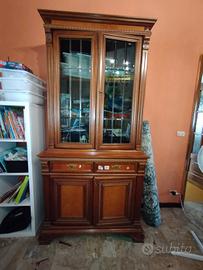 credenza piccola con vetrina 