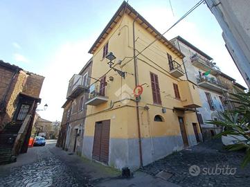 3 LOCALI A NEPI