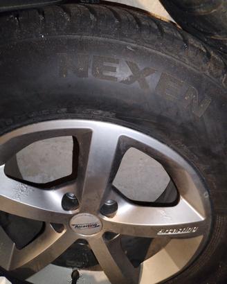  4 gomme  termiche più 4 cerchi