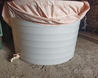 Contenitore in plastica da 1000 litri.