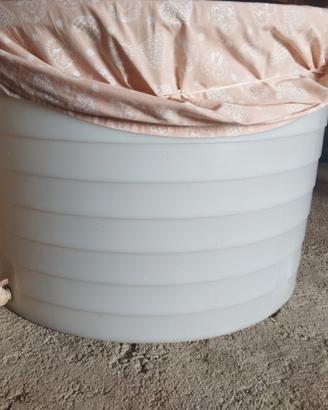 Contenitore in plastica da 1000 litri.