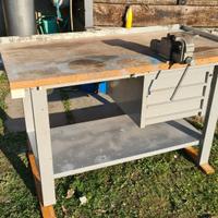 banco da lavoro robusto completo di morsa pesante