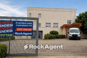 Immobile di 1680 m² con più di 5 locali a Gallipol