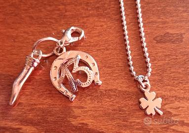 Collana con quadrifoglio e ciondolo portafortuna