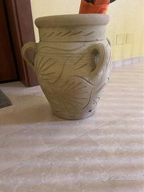 Vaso decorato con foglie