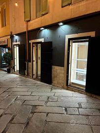 Piazza Azuni negozio bilocale nuovo