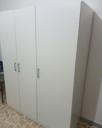 DIVANO LETTO, TAVOLO DA CUCINA + 4 SEDIE E ARMADIO