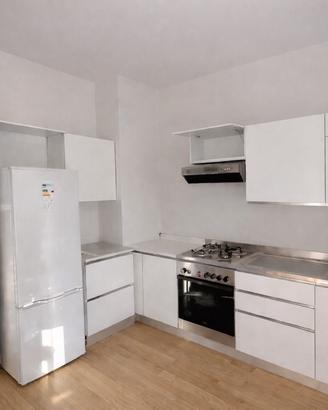 Cucina senza elettrodomestici già smontata