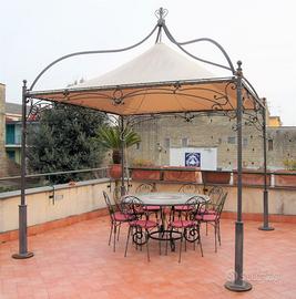 Gazebo in ferro battuto a mano su misura