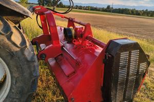Trincia trattore OMARV agricoltura