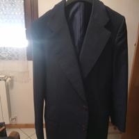 vestito da uomo elegante 