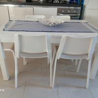 Tavolo e sedie