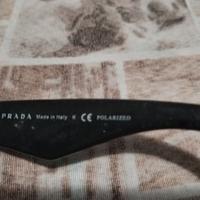 Occhiali da sole da donna marca Prada