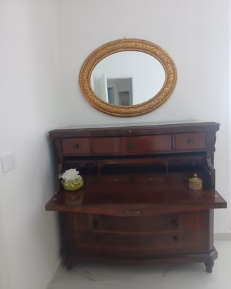 Como con specchio e comodini