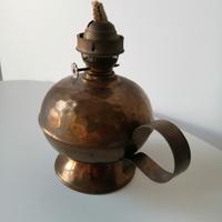 Antica lampada ad olio da collezione