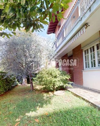APPARTAMENTO DI 130MQ IN VILLA DI CON TERRAZZO E G