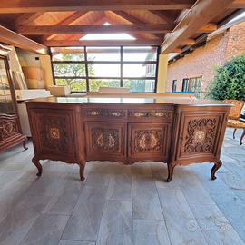 Credenza in legno intagliato – stile classico