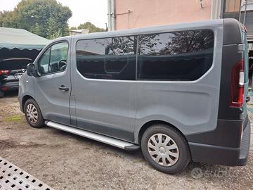 Vivaro 6 posti autocarro perfette condizioni